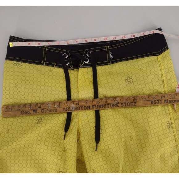Volcom Bumble Bee Honeycomb Geometric Yellow Surf Skate Board Shorts Mens 32 - Picture 7 of 8